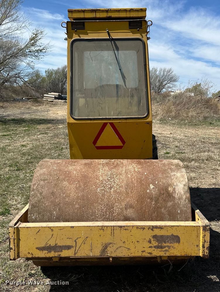 image for item IB9374 Bomag BW142PD single drum vibratory roller