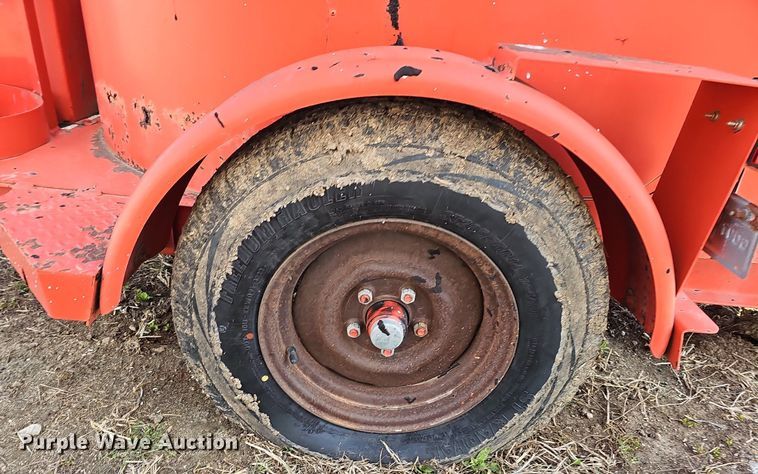 image for item IO9897 1991 Crafco Inc EZ Pour melter applicator