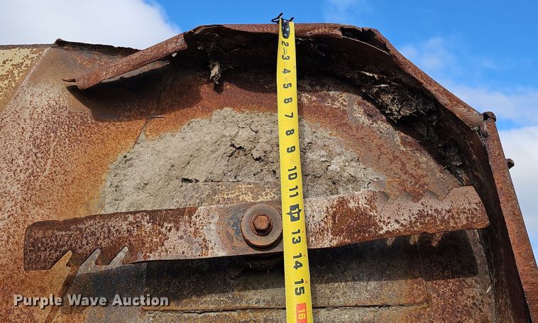 image for item IO9898 Land Pride batwing finish mower