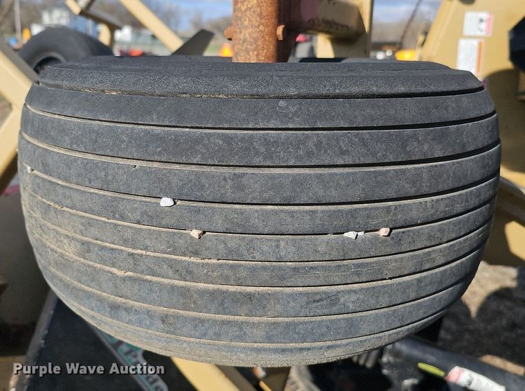 image for item IO9898 Land Pride batwing finish mower