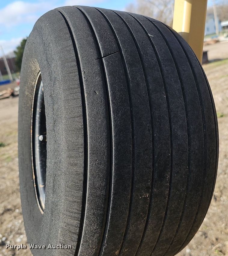 image for item IO9898 Land Pride batwing finish mower