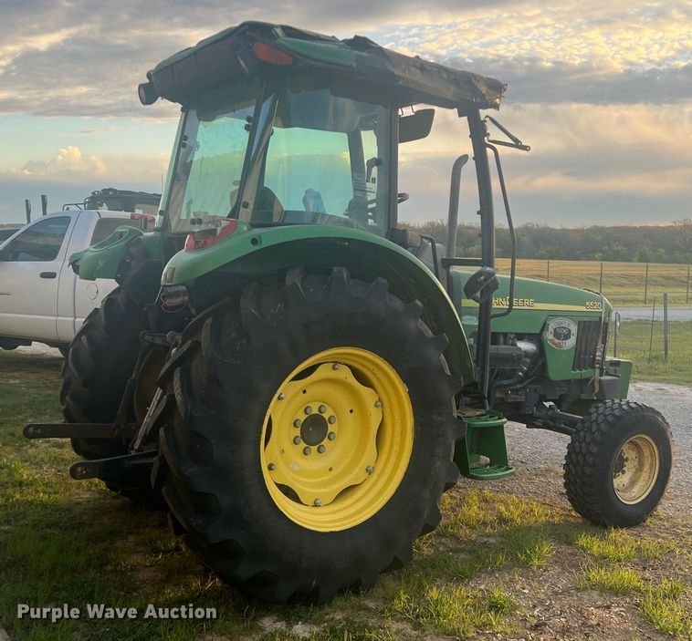 image for item JS9966 1997 John Deere 5520 tractor