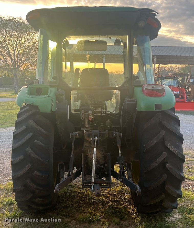 image for item JS9966 1997 John Deere 5520 tractor