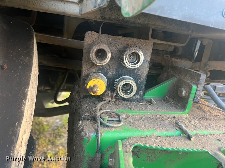 image for item JS9966 1997 John Deere 5520 tractor