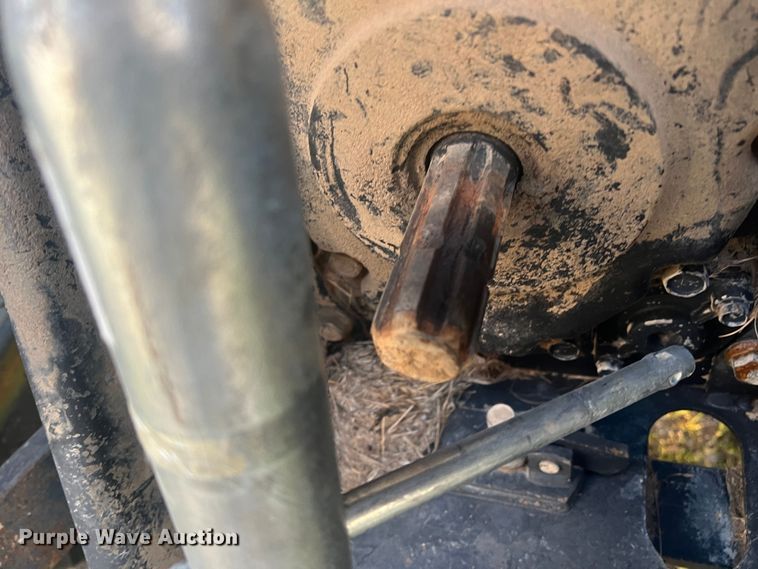 image for item JS9966 1997 John Deere 5520 tractor