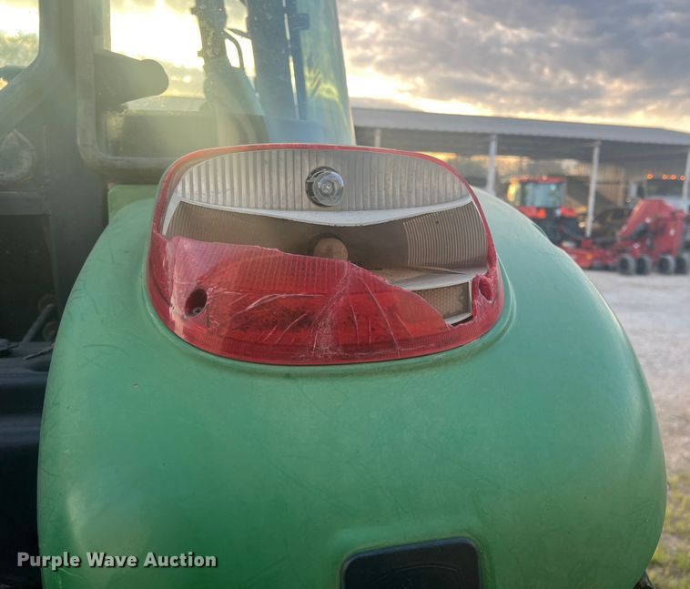 image for item JS9966 1997 John Deere 5520 tractor