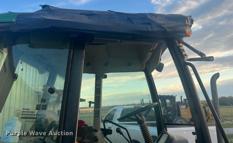 image for item JS9966 1997 John Deere 5520 tractor