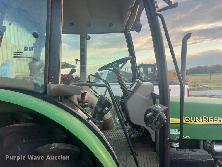 image for item JS9966 1997 John Deere 5520 tractor