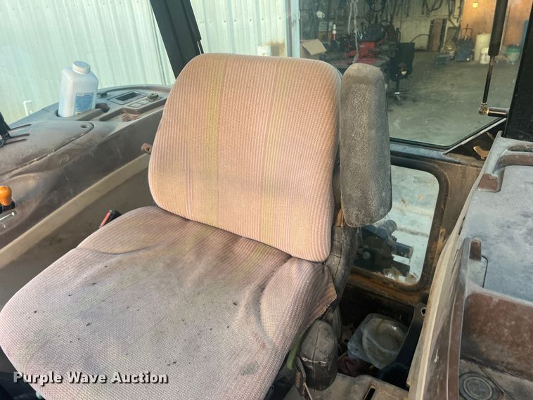 image for item JS9966 1997 John Deere 5520 tractor