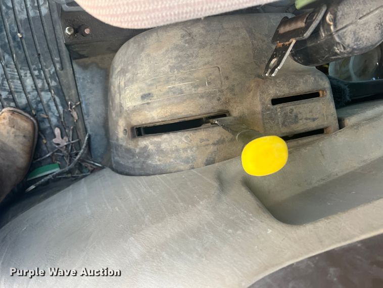 image for item JS9966 1997 John Deere 5520 tractor