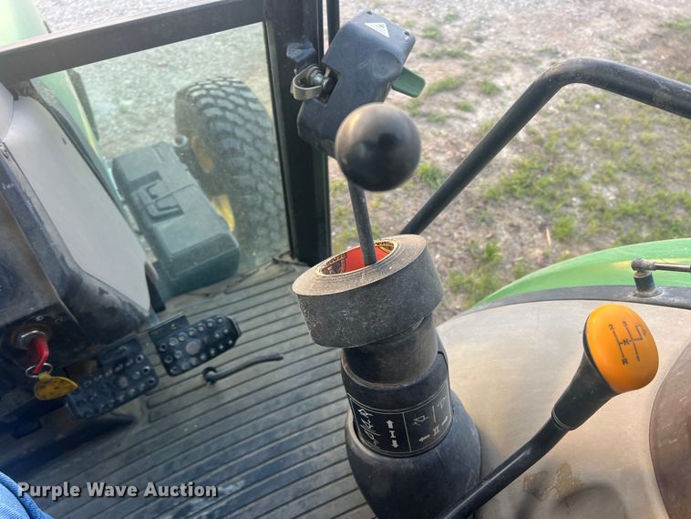 image for item JS9966 1997 John Deere 5520 tractor