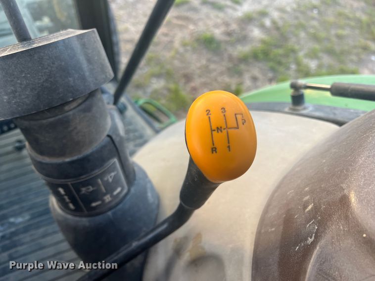 image for item JS9966 1997 John Deere 5520 tractor