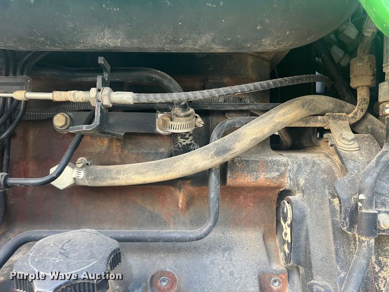 image for item JS9966 1997 John Deere 5520 tractor