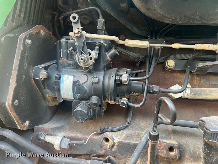 image for item JS9966 1997 John Deere 5520 tractor