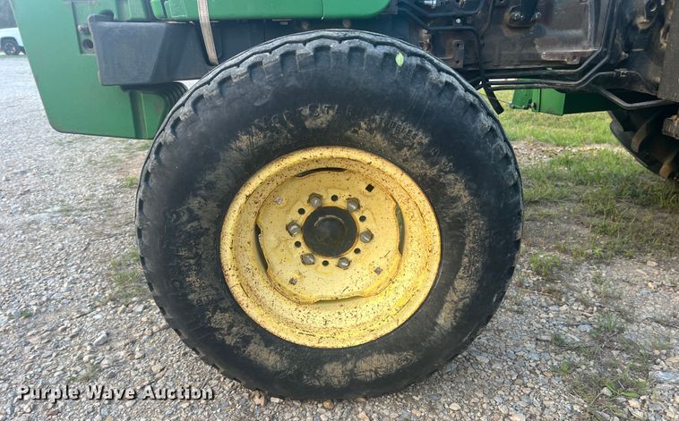 image for item JS9966 1997 John Deere 5520 tractor