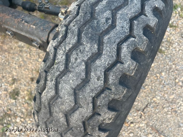 image for item JS9966 1997 John Deere 5520 tractor