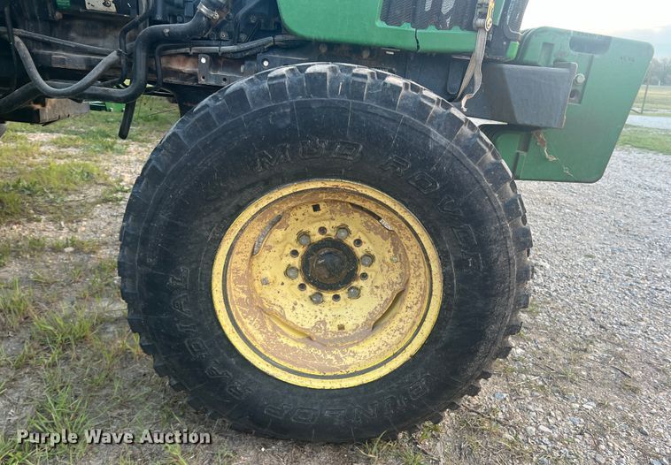 image for item JS9966 1997 John Deere 5520 tractor