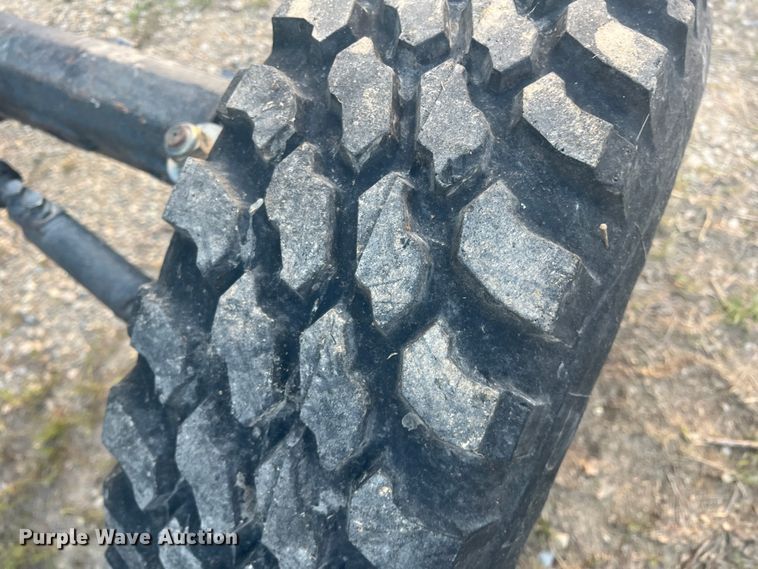 image for item JS9966 1997 John Deere 5520 tractor