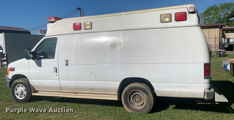 image for item KX9937 2007 Ford E350 ambulance