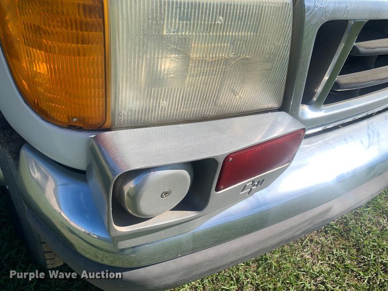 image for item KX9937 2007 Ford E350 ambulance