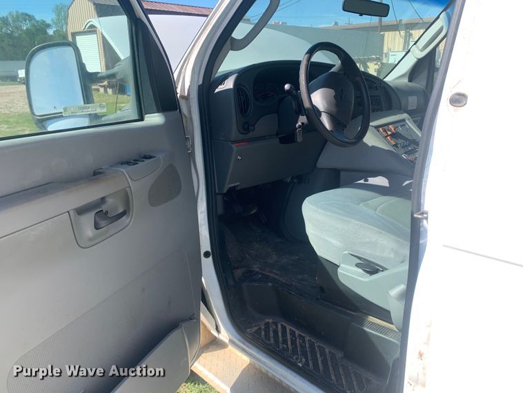 image for item KX9937 2007 Ford E350 ambulance