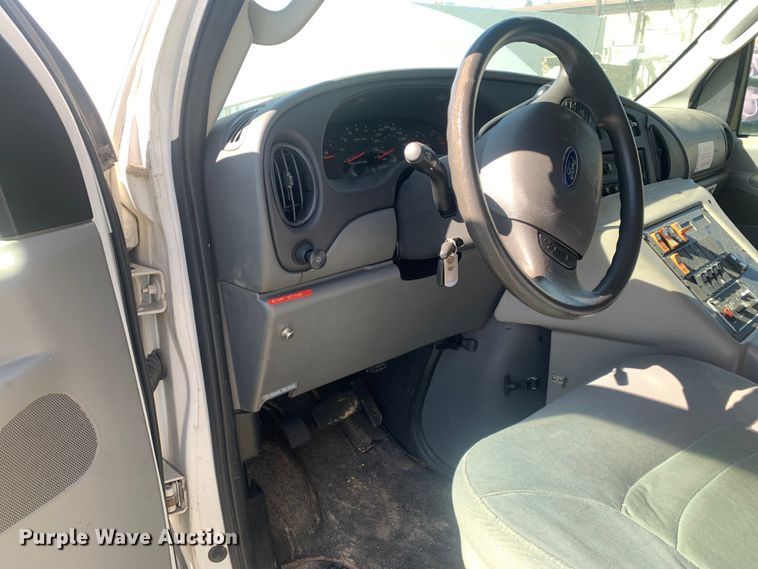 image for item KX9937 2007 Ford E350 ambulance