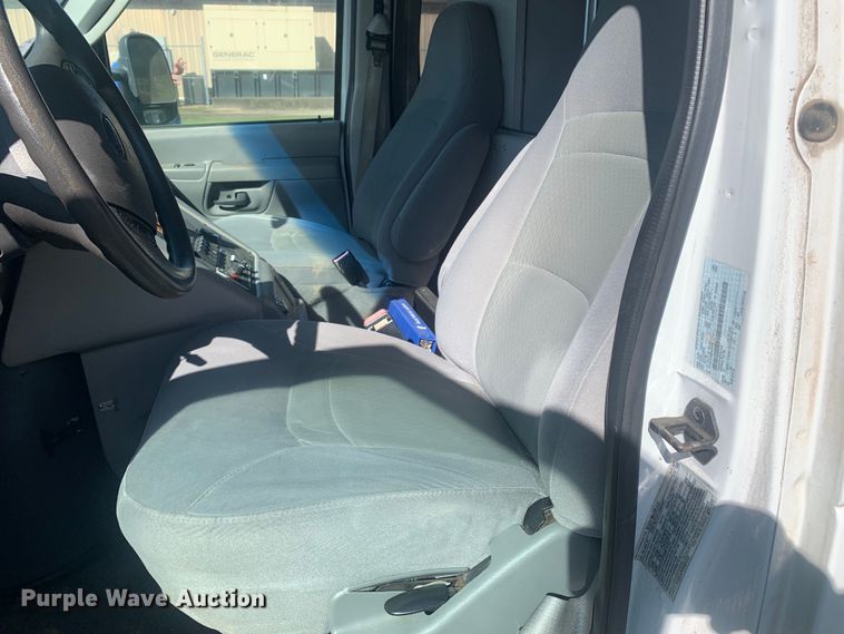 image for item KX9937 2007 Ford E350 ambulance