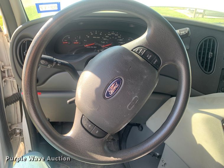 image for item KX9937 2007 Ford E350 ambulance