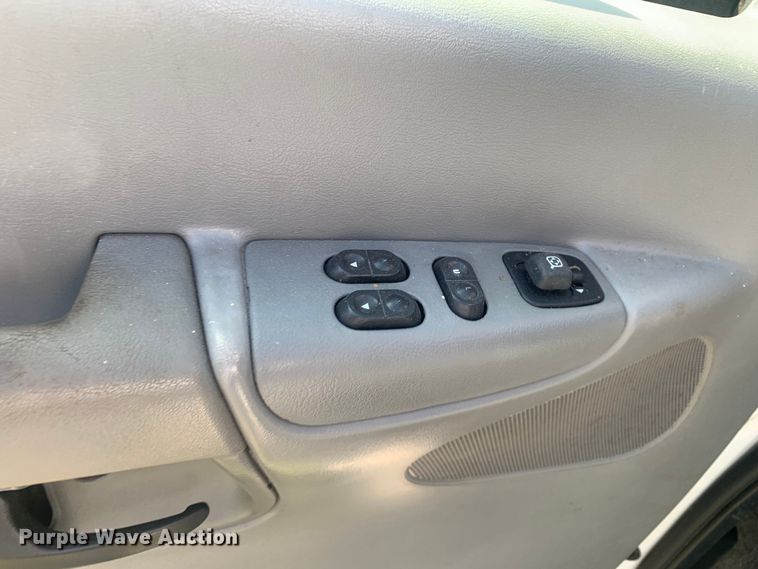 image for item KX9937 2007 Ford E350 ambulance