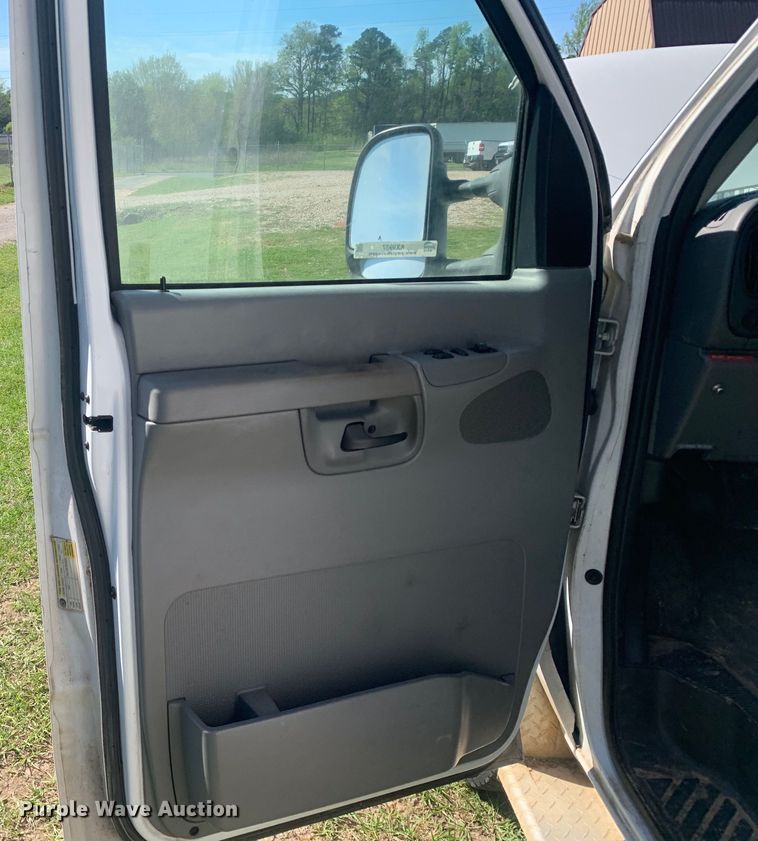 image for item KX9937 2007 Ford E350 ambulance