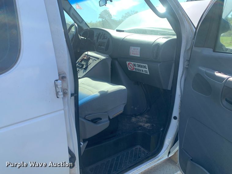 image for item KX9937 2007 Ford E350 ambulance