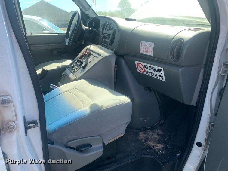 image for item KX9937 2007 Ford E350 ambulance