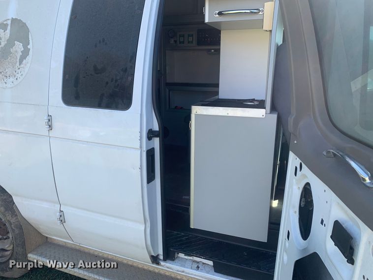 image for item KX9937 2007 Ford E350 ambulance