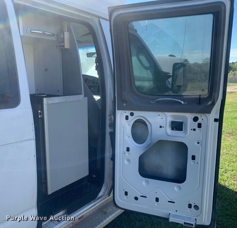 image for item KX9937 2007 Ford E350 ambulance