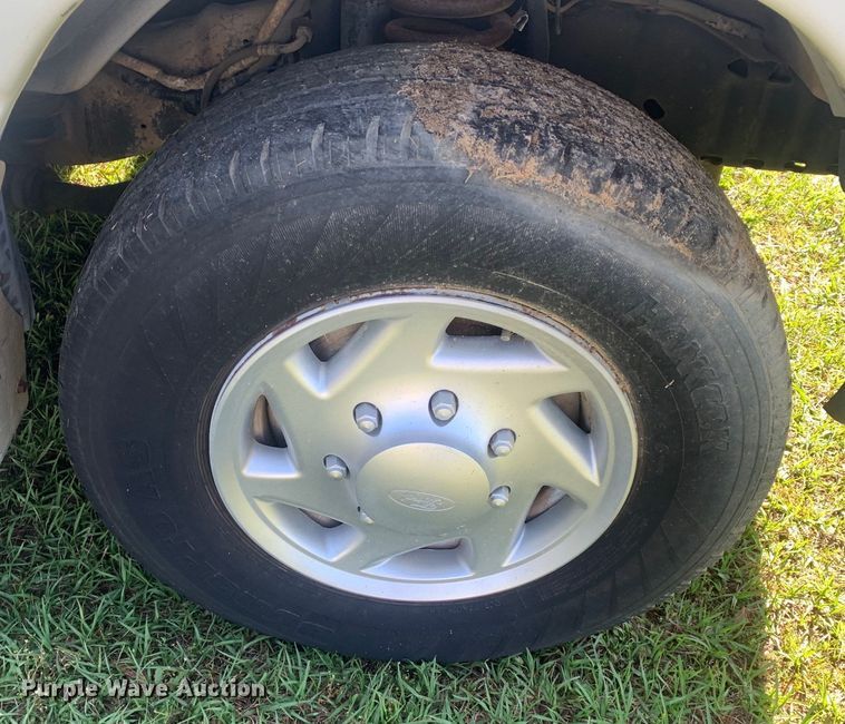 image for item KX9937 2007 Ford E350 ambulance