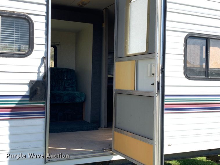 image for item KX9941 2002 Forest River camper