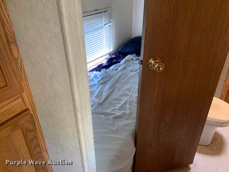 image for item KX9941 2002 Forest River camper