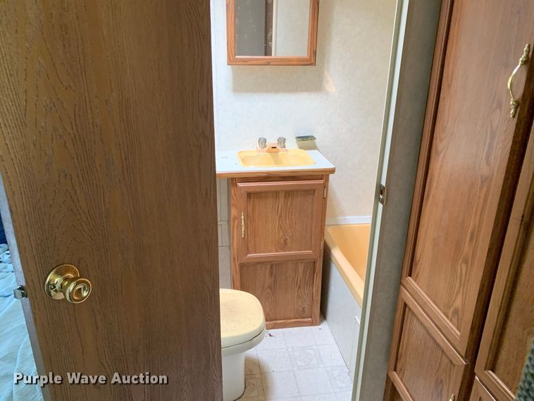 image for item KX9941 2002 Forest River camper