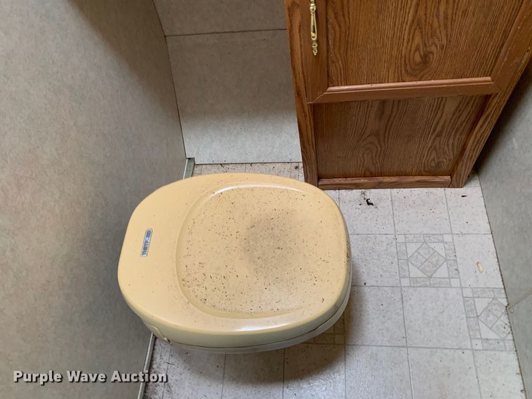 image for item KX9941 2002 Forest River camper