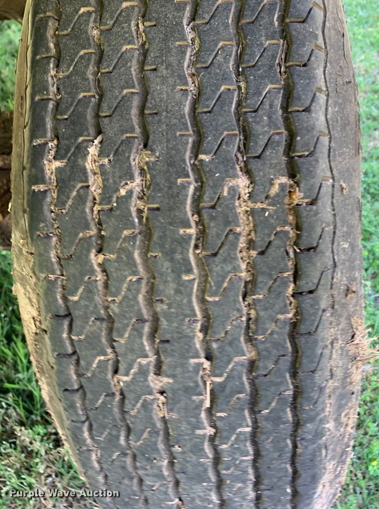 image for item KX9941 2002 Forest River camper