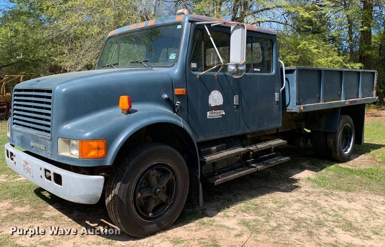 image for item KX9942 1992 International  4600 Crew Cab flatbed truck