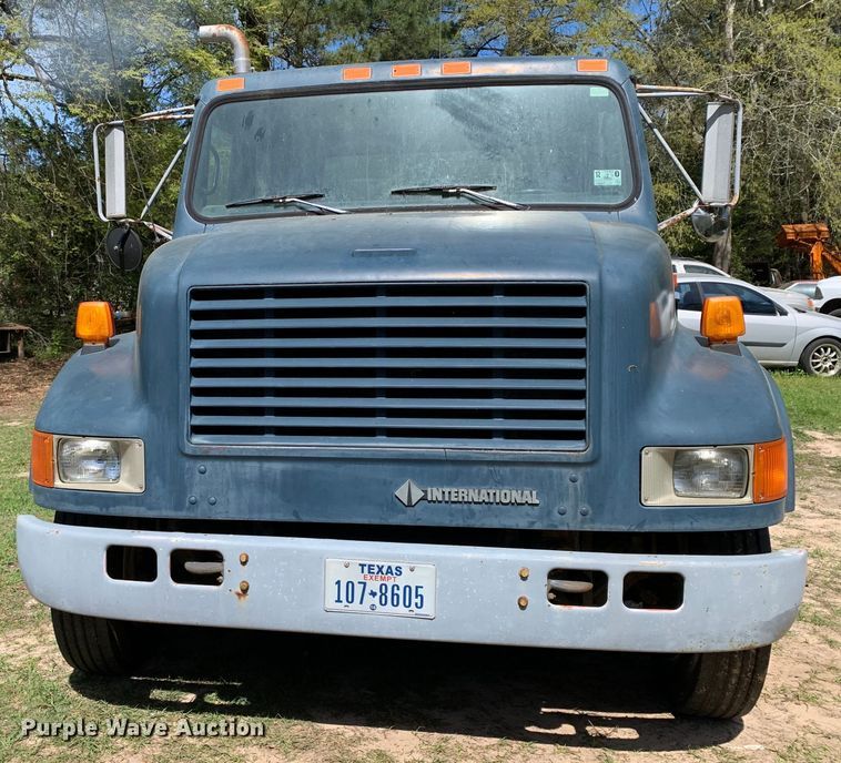 image for item KX9942 1992 International  4600 Crew Cab flatbed truck