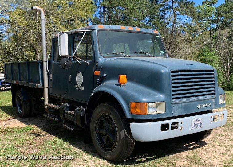 image for item KX9942 1992 International  4600 Crew Cab flatbed truck