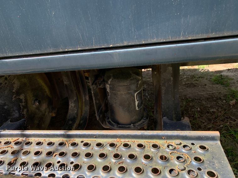 image for item KX9942 1992 International  4600 Crew Cab flatbed truck