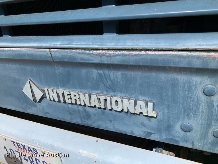 image for item KX9942 1992 International  4600 Crew Cab flatbed truck