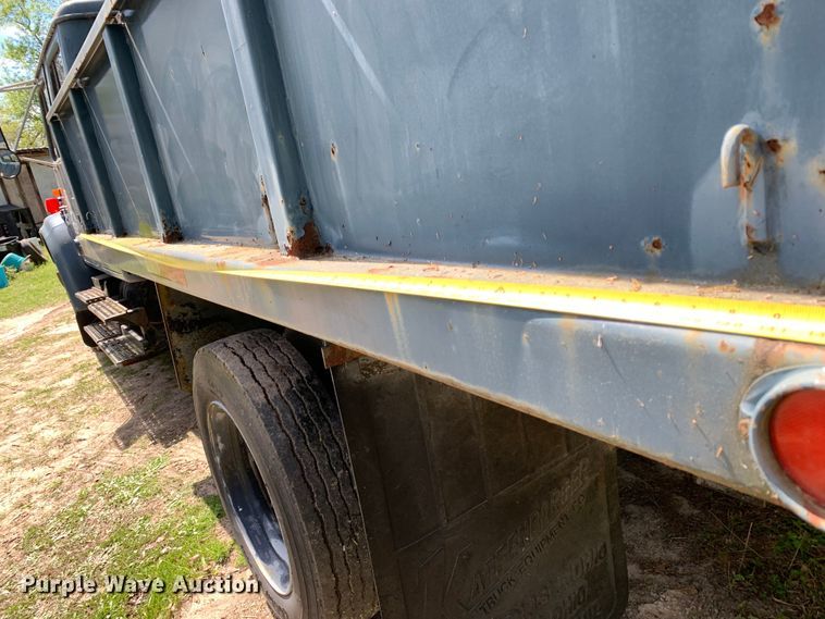 image for item KX9942 1992 International  4600 Crew Cab flatbed truck