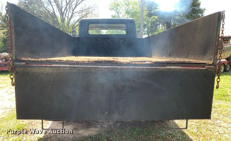 image for item KX9942 1992 International  4600 Crew Cab flatbed truck