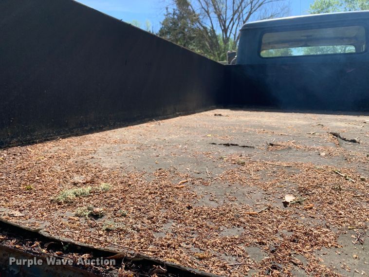 image for item KX9942 1992 International  4600 Crew Cab flatbed truck