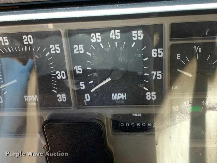 image for item KX9942 1992 International  4600 Crew Cab flatbed truck