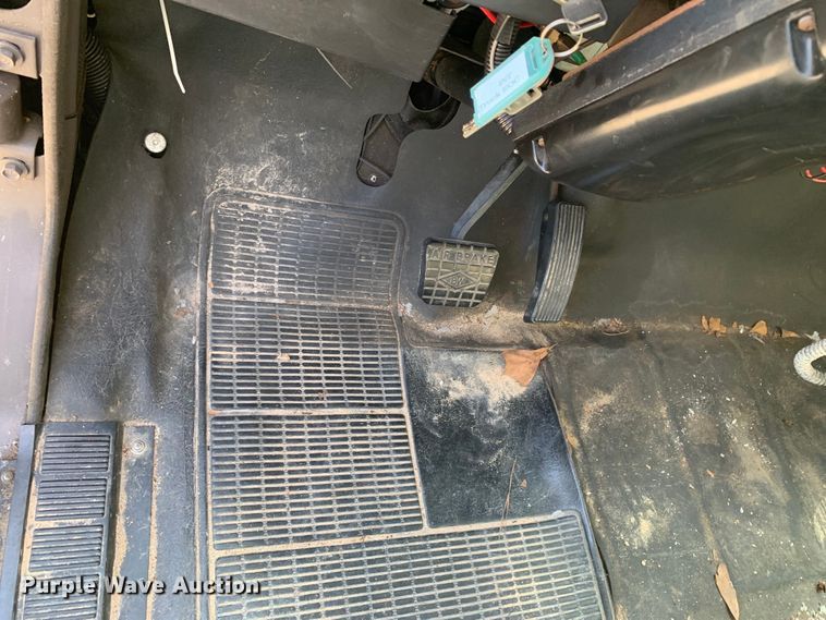 image for item KX9942 1992 International  4600 Crew Cab flatbed truck